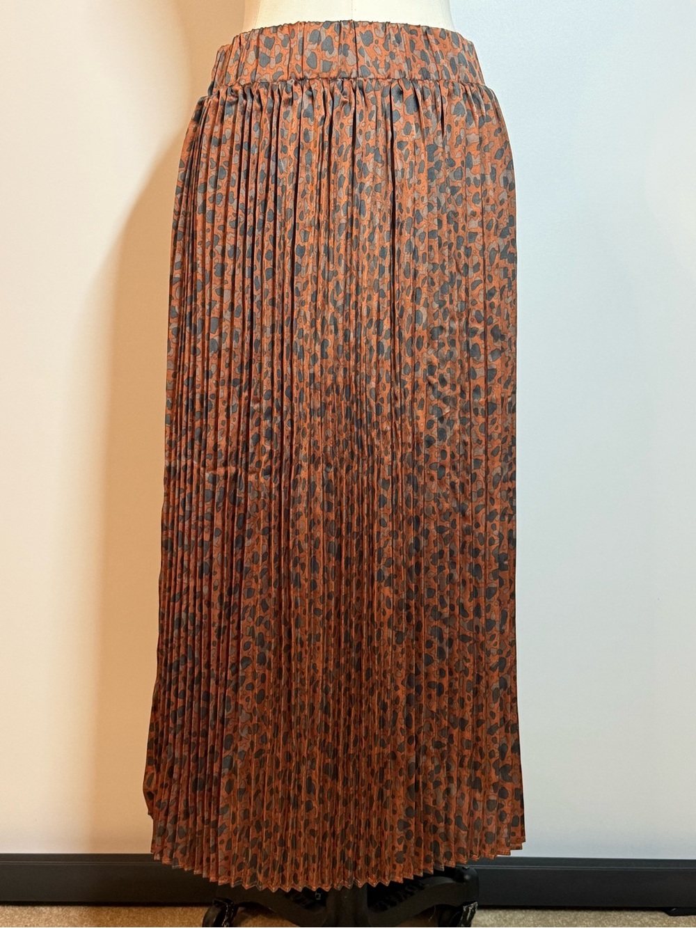 Anthropologie Rust and Black Pleated Leopard Maxi Skirt